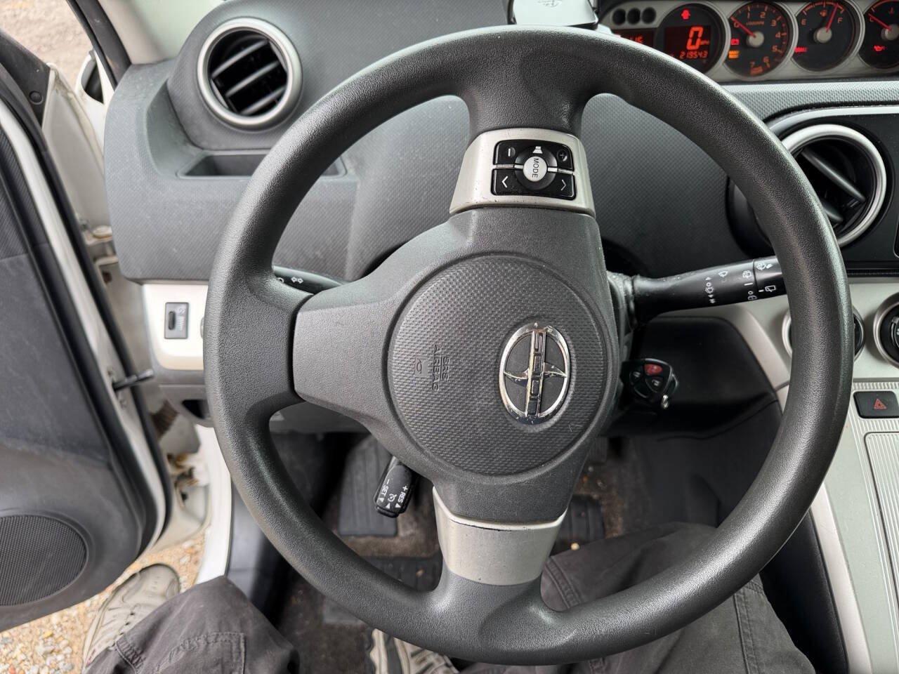 Used 2010 Scion xB FWD image 32