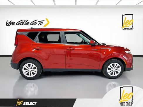 Used 2022 Kia Soul LX image 4