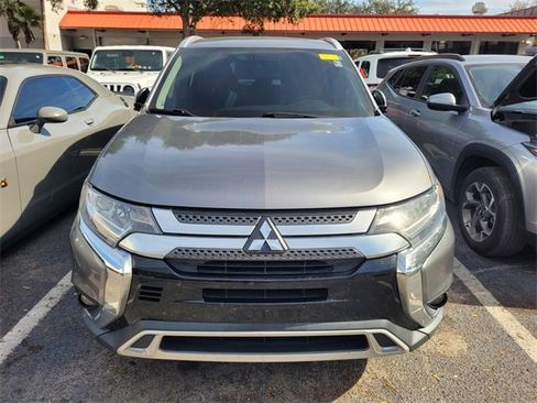 Used 2019 Mitsubishi Outlander SE image 2