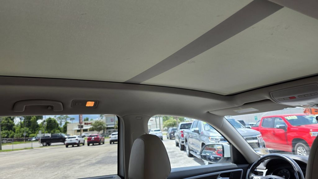 Used 2018 Volkswagen Atlas SEL FWD image 9