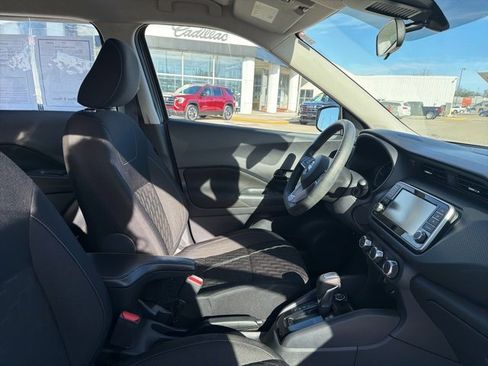 Used 2022 Nissan Kicks S image 2