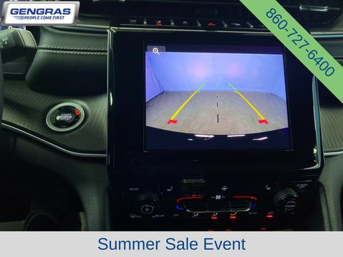 Used 2025 Jeep Grand Cherokee Altitude AWD/4WD image 17