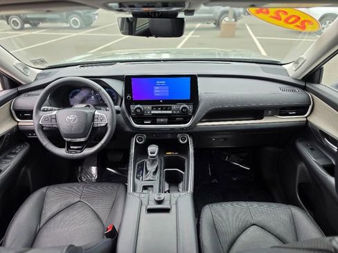 Used 2024 Toyota Grand Highlander Platinum AWD/4WD image 30