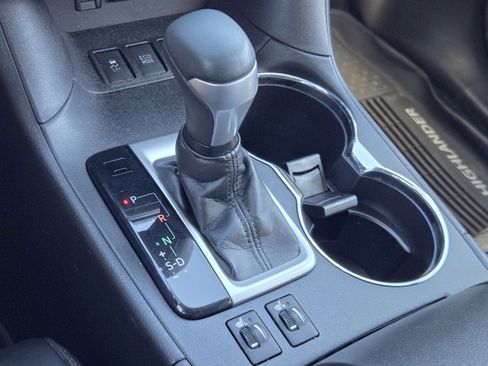 Used 2018 Toyota Highlander XLE image 21