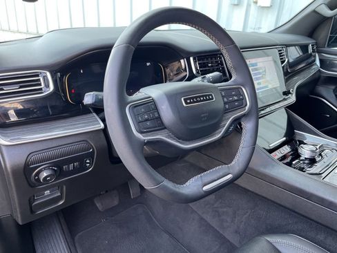 Used 2022 Jeep Wagoneer Series III image 2