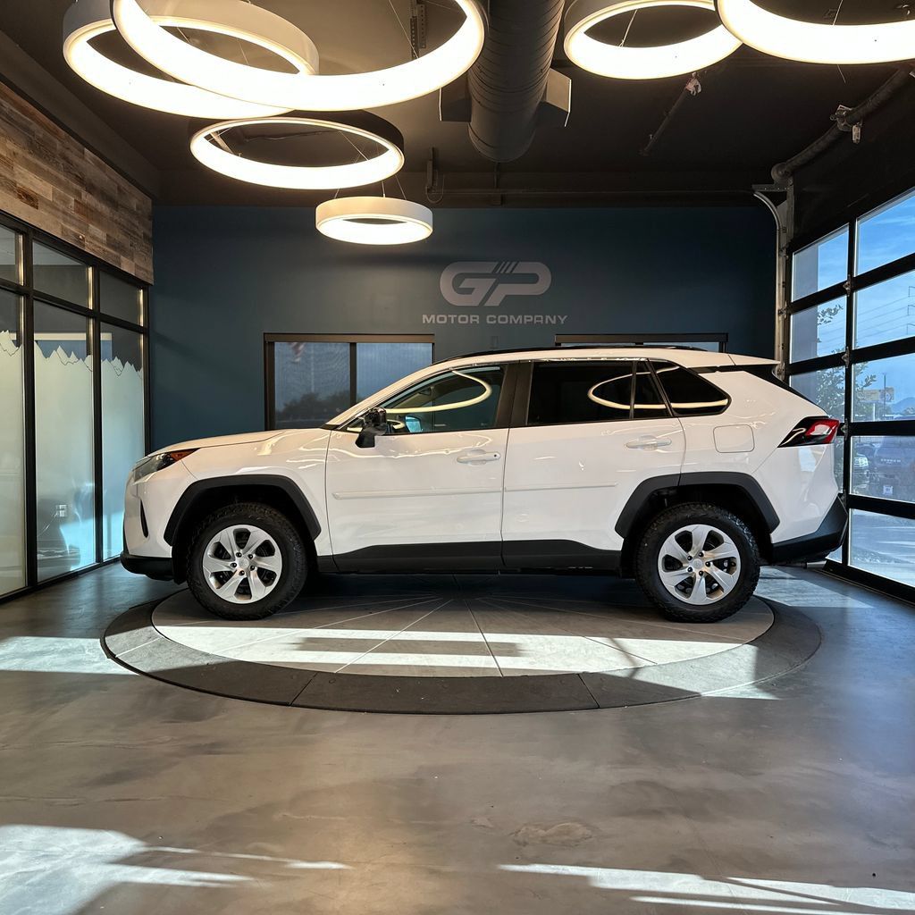 Used 2021 Toyota RAV4 LE AWD/4WD image 6