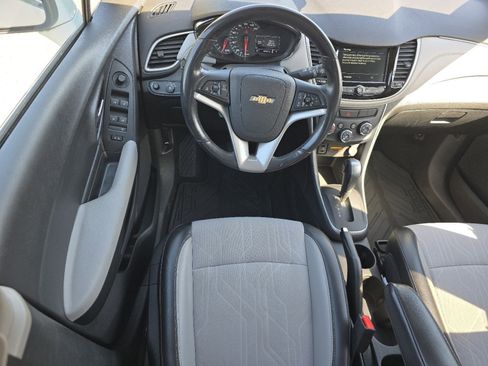 Used 2019 Chevrolet Trax LT w/ LT Convenience Package FWD image 14