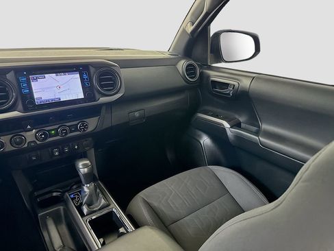 Used 2018 Toyota Tacoma TRD Sport AWD/4WD image 23