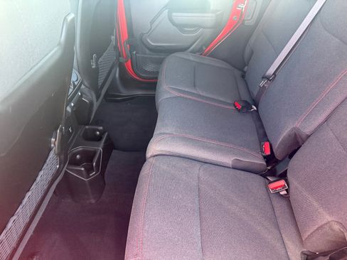 Used 2025 Jeep Wrangler Unlimited Rubicon image 26