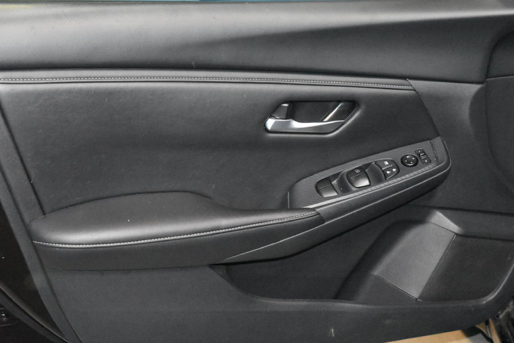 Used 2025 Nissan Sentra SV FWD image 4