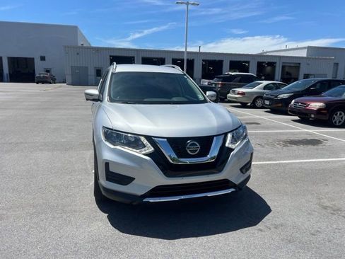 Used 2018 Nissan Rogue SV w/ Premium Package AWD/4WD image 6