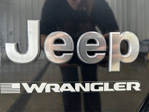Used 2024 Jeep Wrangler Unlimited Sahara AWD/4WD image 24