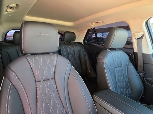 Used 2023 Buick Envision Avenir image 31