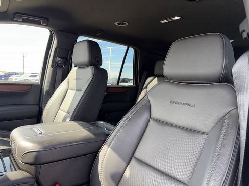 Used 2025 GMC Yukon Denali AWD/4WD image 10