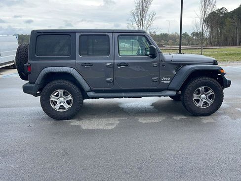 Used 2018 Jeep Wrangler Unlimited Sport S image 8