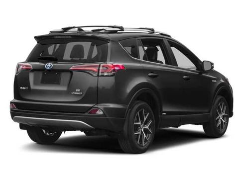 Used 2018 Toyota RAV4 SE AWD/4WD image 2