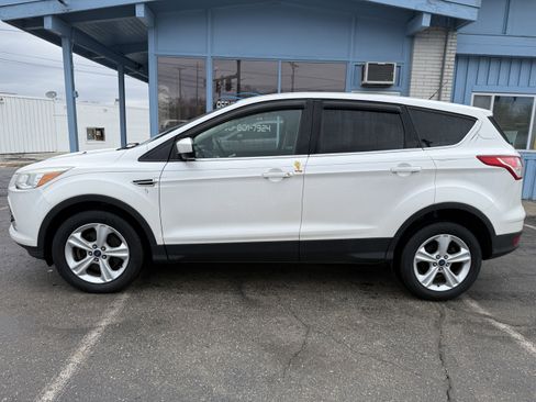 Used 2014 Ford Escape SE image 2