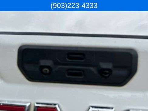 Used 2022 GMC Sierra 2500 AT4 w/ AT4 Preferred Package AWD/4WD image 12