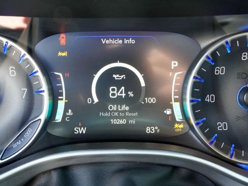 Used 2025 Chrysler Pacifica Select FWD image 12