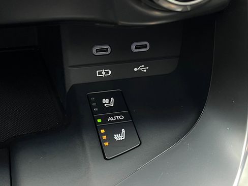 Used 2025 Lexus LX 600 4WD w/ Luxury Package image 34