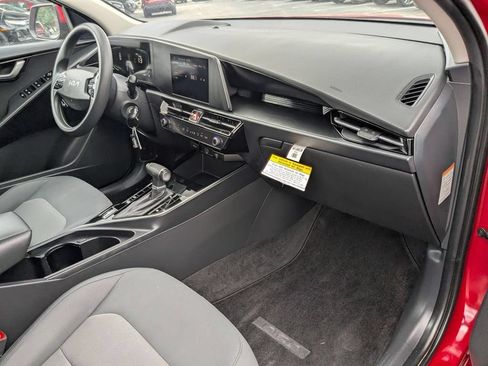 Used 2025 Kia Niro LX FWD image 27