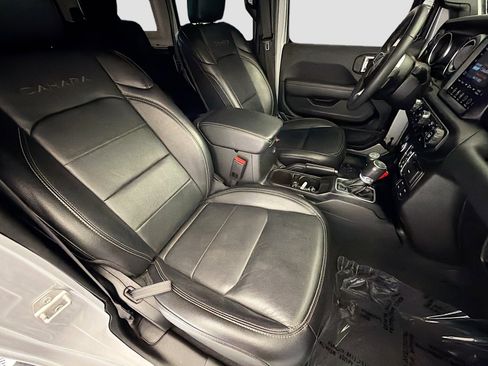 Used 2023 Jeep Wrangler Unlimited Sahara AWD/4WD image 15