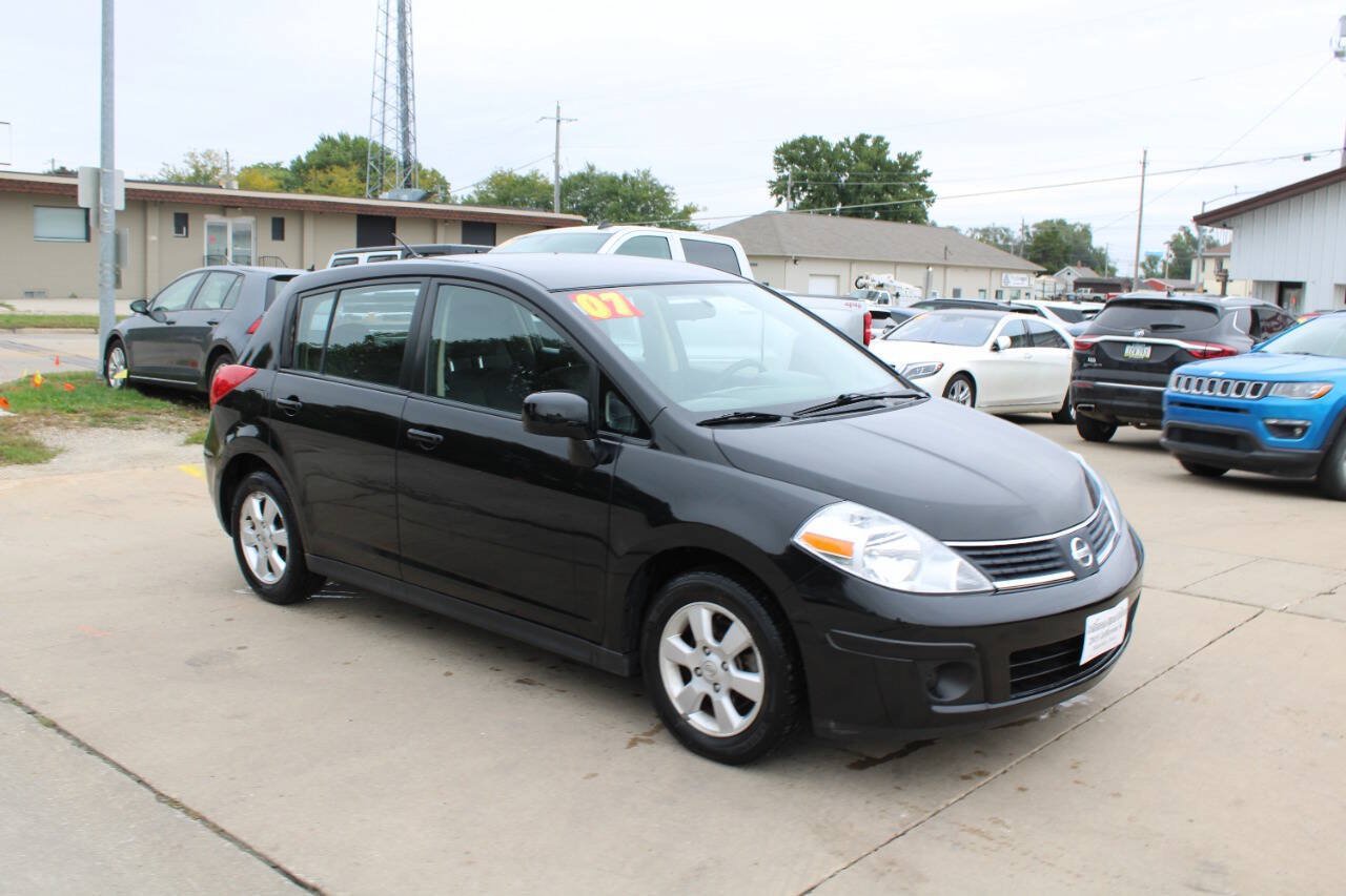 Used 2007 Nissan Versa Hatchback w/ ABS Pkg FWD image 2