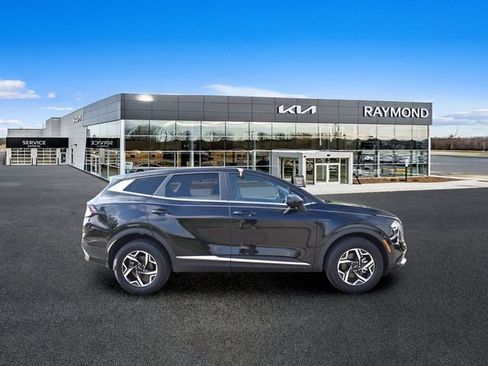 Used 2023 Kia Sportage LX AWD/4WD image 2