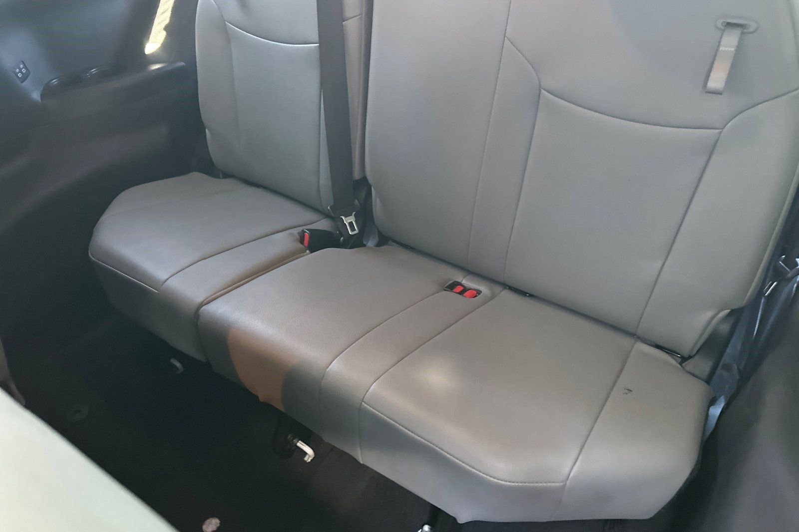 Used 2026 Toyota Sienna XLE FWD image 34