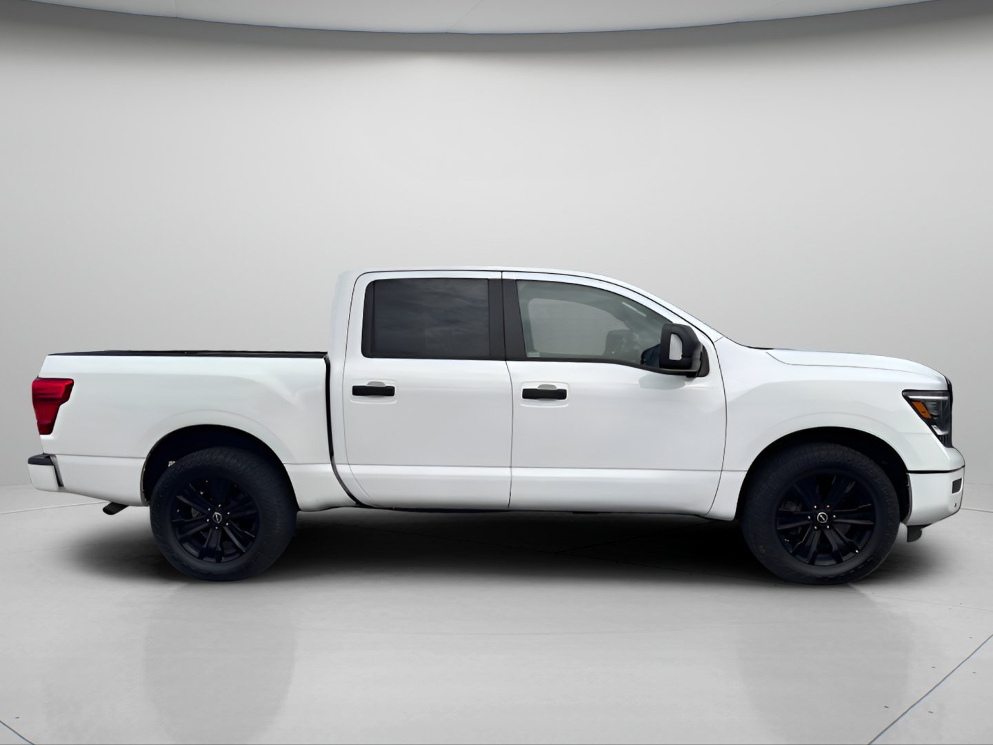 Used 2023 Nissan Titan SV w/ SV Convenience Package AWD/4WD image 3