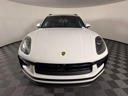 Certified 2025 Porsche Macan 2.0T image 10