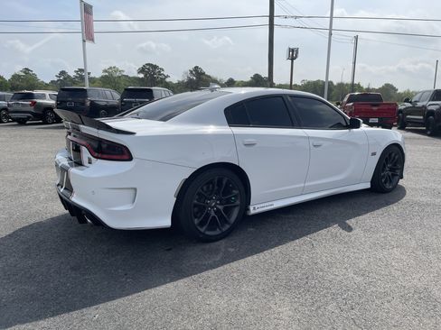 Used 2019 Dodge Charger Scat Pack image 2
