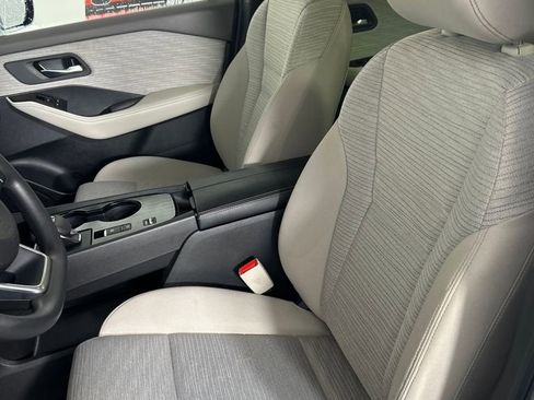 Used 2023 Nissan Rogue SV image 12