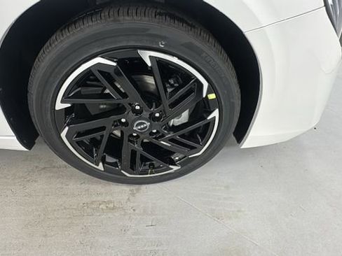 New 2026 Nissan Sentra SR FWD image 9
