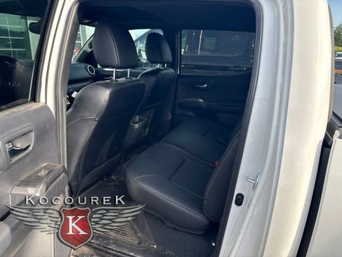 Used 2023 Toyota Tacoma TRD Off-Road w/ TRD Premium Off Road Package AWD/4WD image 7