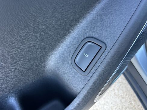 Used 2025 GMC Acadia Elevation image 19