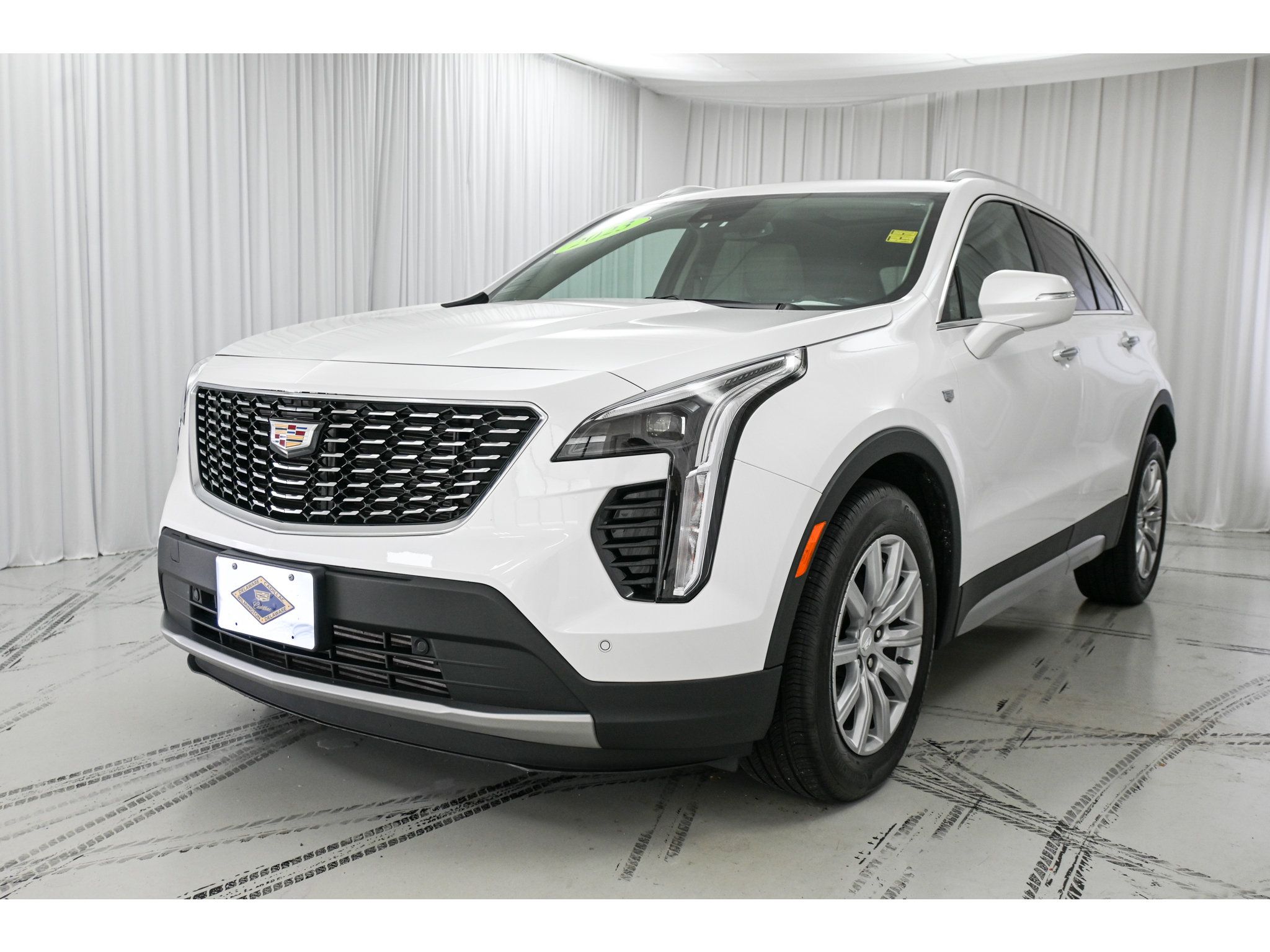Used 2023 Cadillac XT4 Premium Luxury w/ Cold Weather Package FWD image 4