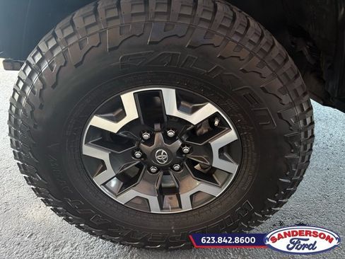 Used 2020 Toyota Tacoma TRD Off-Road w/ Technology Package AWD/4WD image 20