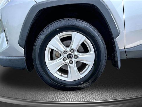 Used 2019 Toyota RAV4 XLE w/ Convenience Package AWD/4WD image 10