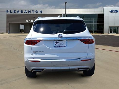 Used 2024 Buick Enclave Premium image 4