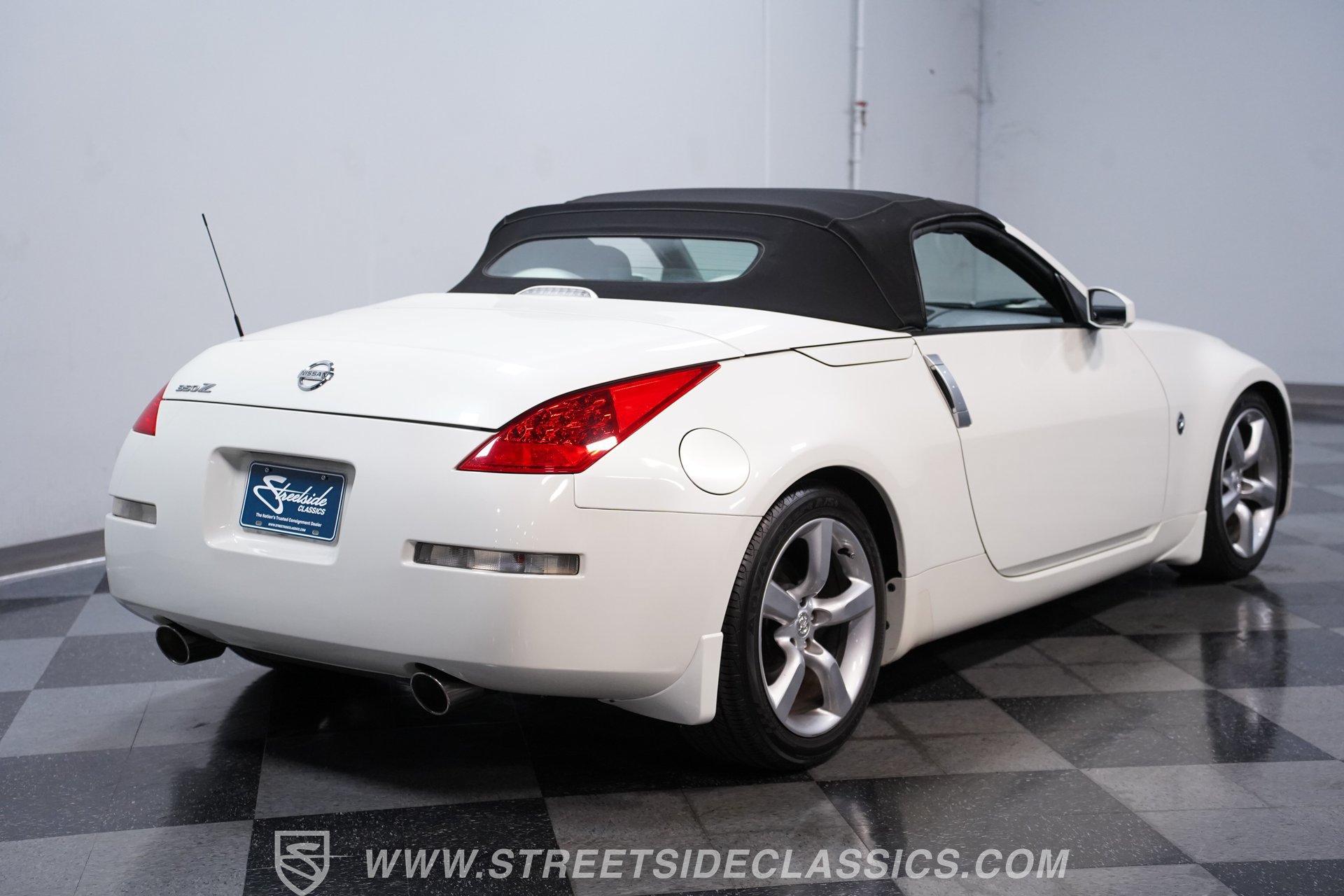 Used 2007 Nissan 350Z Touring RWD image 10