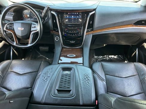 Used 2017 Cadillac Escalade ESV Premium Luxury RWD image 18