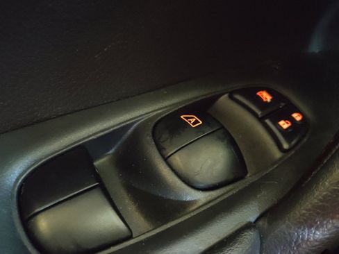 Used 2018 Nissan Rogue SV AWD/4WD image 27