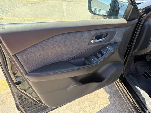 Used 2022 Nissan Rogue SV image 13