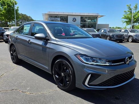 Used 2026 Volkswagen Jetta SE FWD image 15