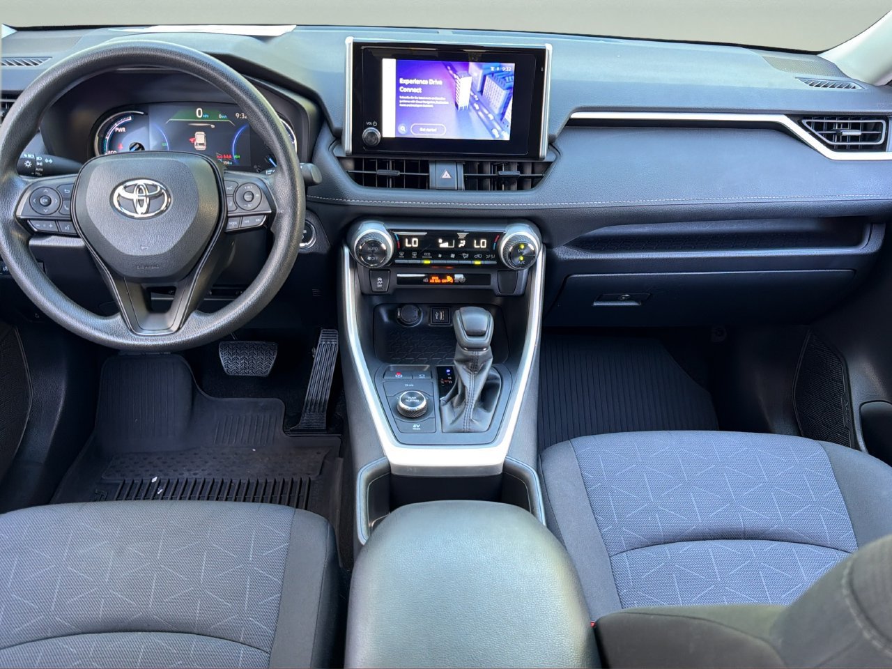 Used 2025 Toyota RAV4 XLE AWD/4WD image 14