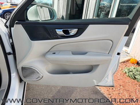 Used 2019 Volvo S60 T8 Inscription image 41