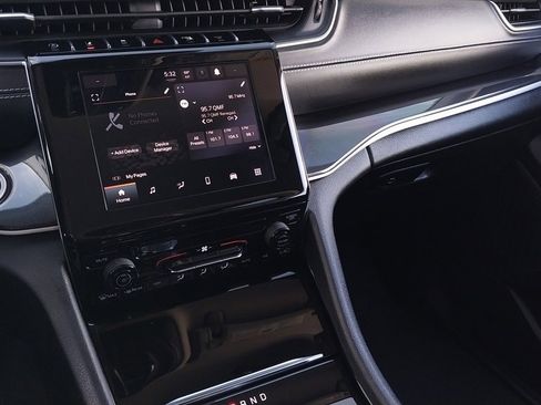 Certified 2023 Jeep Grand Cherokee Laredo image 24