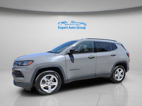 Used 2024 Jeep Compass Latitude AWD/4WD image 4