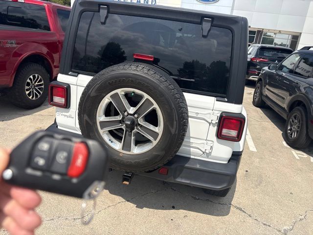 Used 2018 Jeep Wrangler Unlimited Sahara AWD/4WD image 14